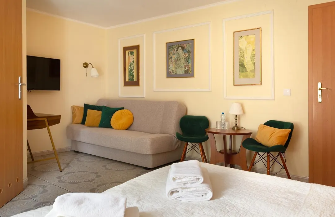 APARTAMENTY VILLA PIGMALION - sauna, jacuzzi, parking, ogród-1