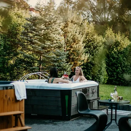 APARTAMENTY VILLA PIGMALION - sauna, jacuzzi, parking, ogród-3